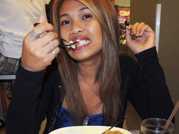 Filipina Bargirl Cristina eats dinner before Fucking a foreign stranger on Trike Patrol!